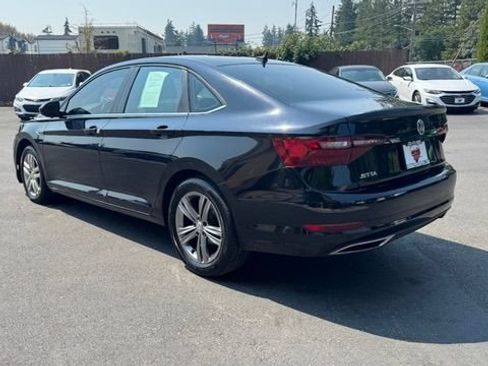 Used 2020 Volkswagen Jetta R-Line w/ R-Line Cold Weather Package FWD image 5