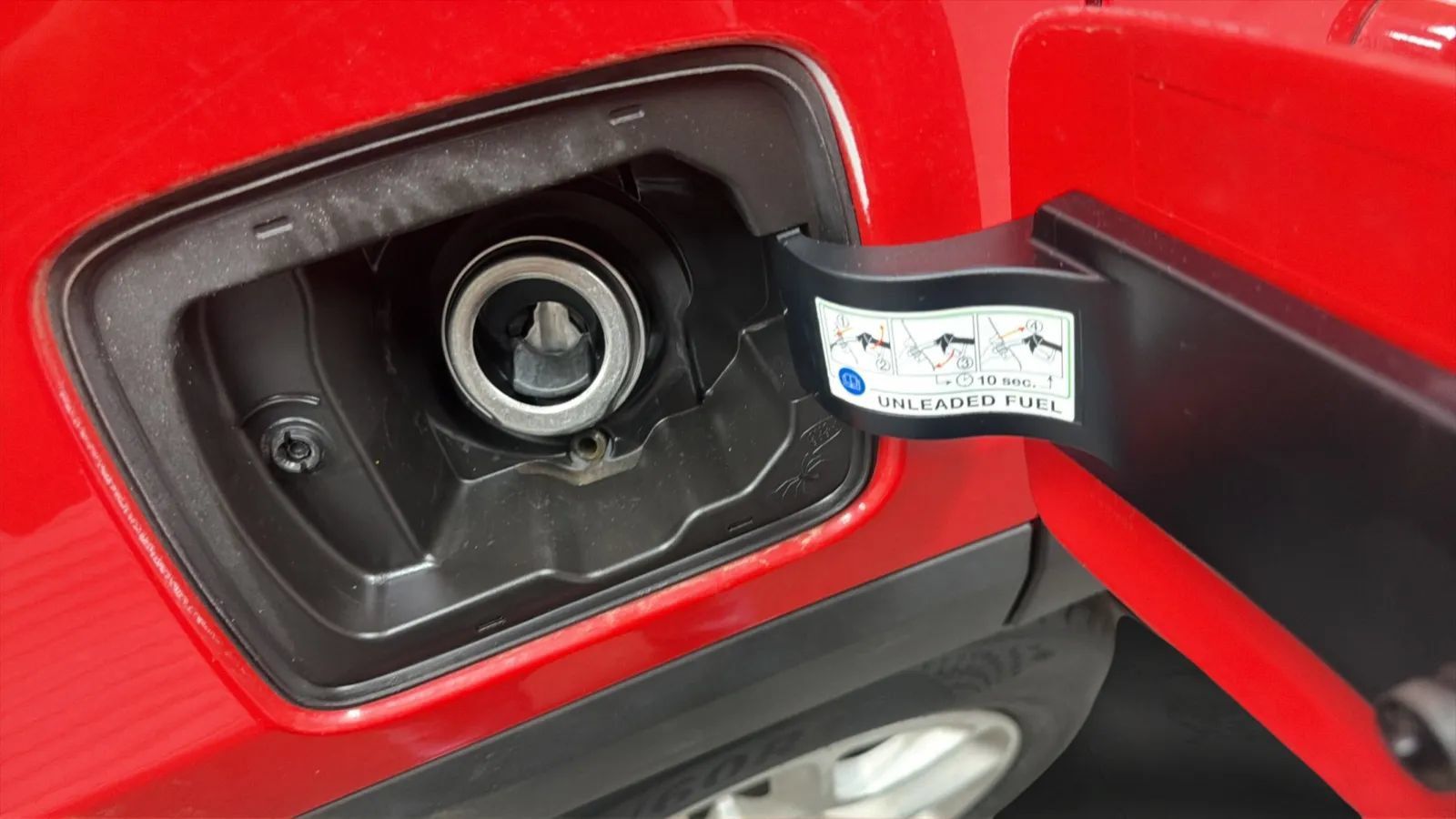 Used 2015 Jeep Renegade Latitude w/ Popular Equipment Group FWD image 28
