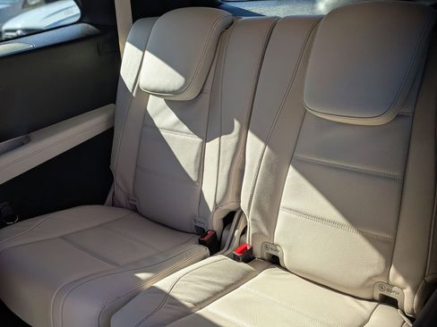 Used 2026 Mercedes-Benz GLS 580 4MATIC image 32