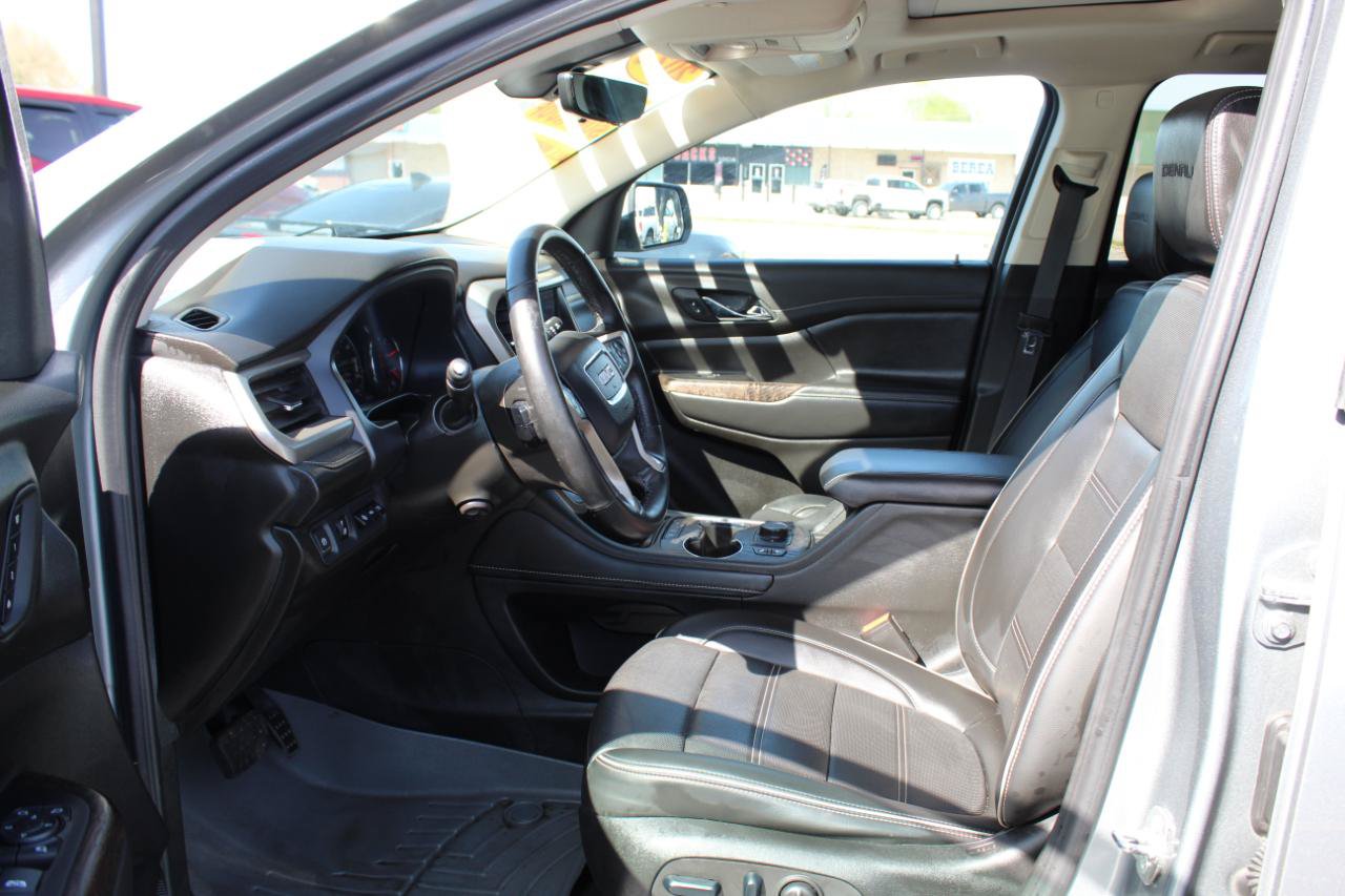 Used 2023 GMC Acadia Denali w/ Denali Ultimate Package AWD/4WD image 9
