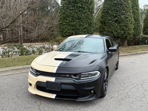 Used 2019 Dodge Charger Scat Pack image 4