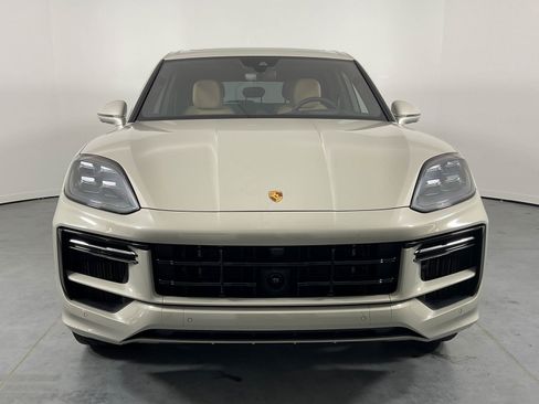 Used 2024 Porsche Cayenne Turbo image 10