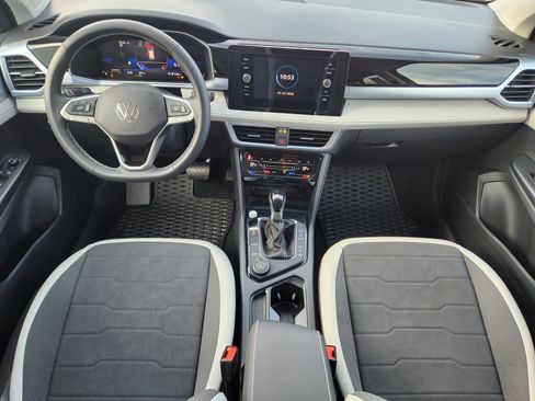 Certified 2025 Volkswagen Taos SE image 20