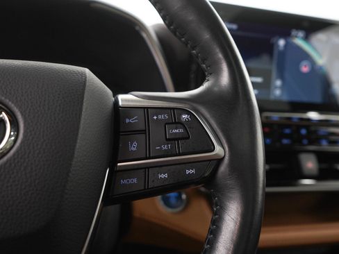 Used 2021 Toyota Highlander Platinum AWD/4WD image 31