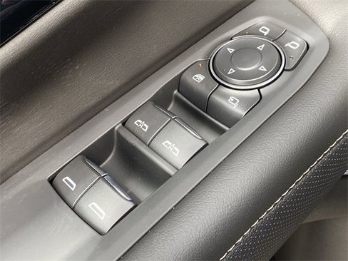 New 2025 Chevrolet Suburban Premier image 24