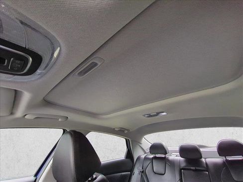 Certified 2025 Hyundai Elantra Limited image 16