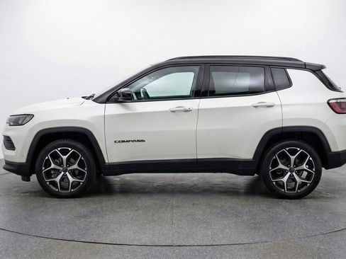 Used 2025 Jeep Compass Limited AWD/4WD image 5