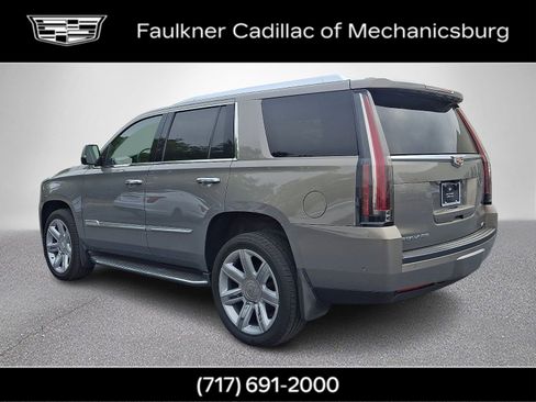 Used 2018 Cadillac Escalade Luxury AWD/4WD image 7