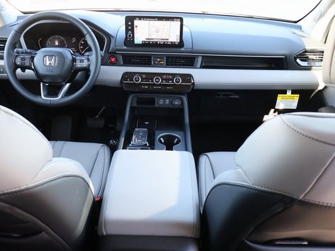 New 2025 Honda Pilot Touring image 13