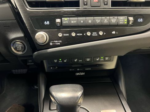 Used 2022 Lexus ES 350 Ultra Luxury image 23