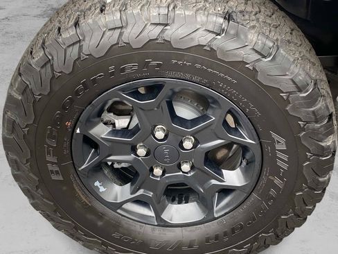 Used 2023 Jeep Wrangler Unlimited Rubicon 4xe AWD/4WD image 31