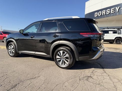 Used 2025 Nissan Pathfinder SL image 7