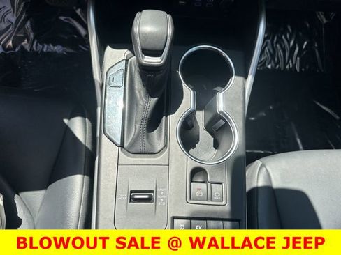 Used 2022 Toyota Highlander XLE image 25