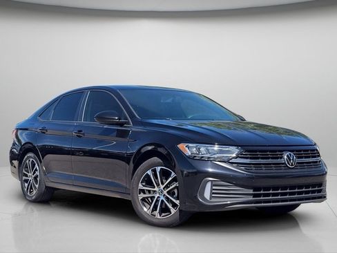 Used 2022 Volkswagen Jetta Sport FWD image 2