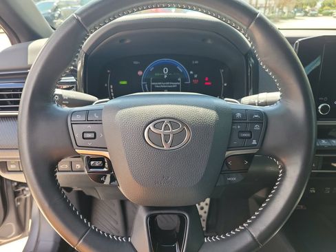 Used 2025 Toyota Camry SE FWD image 19