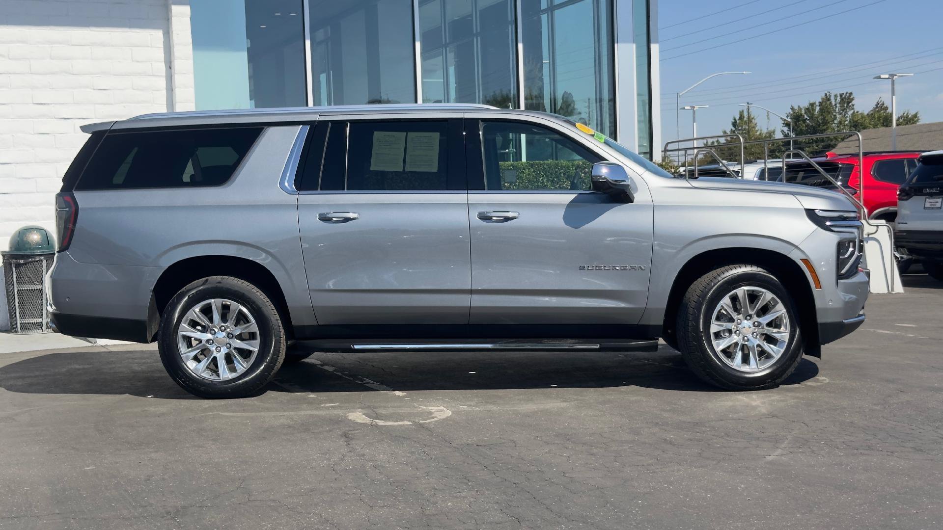 Used 2025 Chevrolet Suburban Premier AWD/4WD image 3