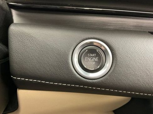 Used 2021 Cadillac Escalade Premium Luxury w/ Performance Package AWD/4WD image 19
