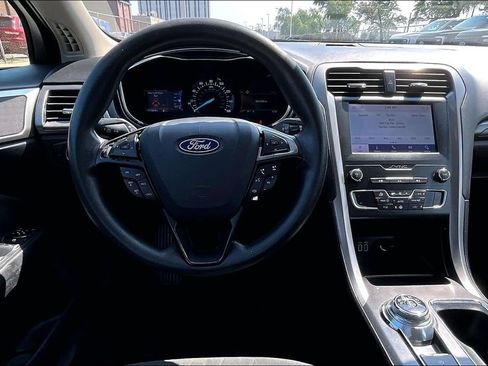 Used 2020 Ford Fusion SE FWD image 5