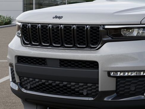 New 2025 Jeep Grand Cherokee L Limited AWD/4WD image 37
