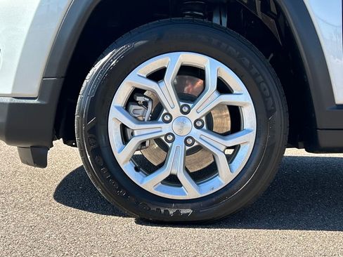 Used 2024 Jeep Compass Latitude image 25