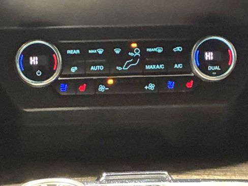 Used 2021 Ford Expedition Limited image 16