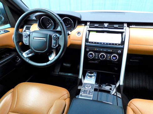 Used 2017 Land Rover Discovery HSE Luxury image 10