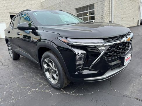 New 2026 Chevrolet Trax LT FWD image 2