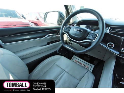 Used 2023 Jeep Wagoneer 4WD w/ Premium Group I image 9