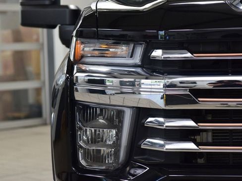 Used 2022 Chevrolet Silverado 2500 High Country w/ Z71 Off-Road Package AWD/4WD image 12