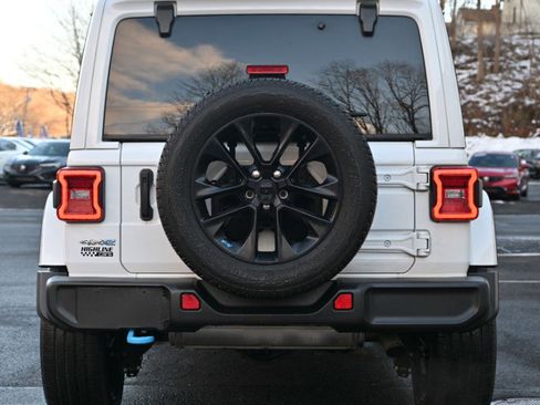 Used 2022 Jeep Wrangler Unlimited Sahara w/ Cold Weather Group image 7