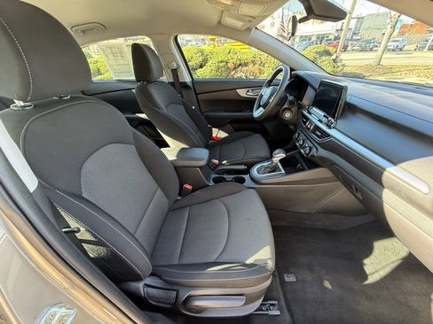 Used 2023 Kia Forte LXS image 39
