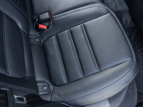 Certified 2026 Porsche Macan AWD/4WD image 39