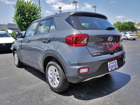 Used 2025 Hyundai Venue SE FWD image 7