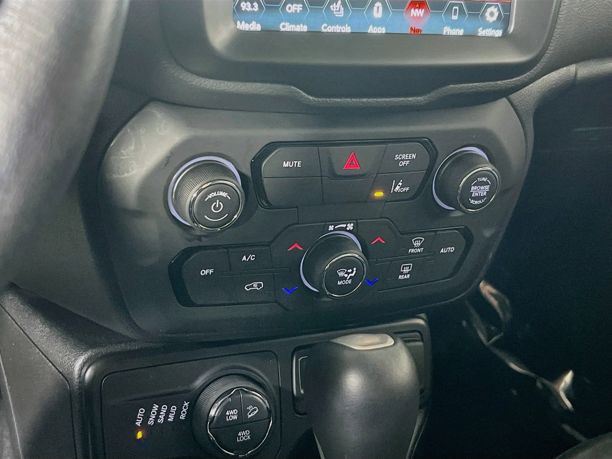 Used 2023 Jeep Renegade Trailhawk w/ Trailhawk Elite Group AWD/4WD image 16