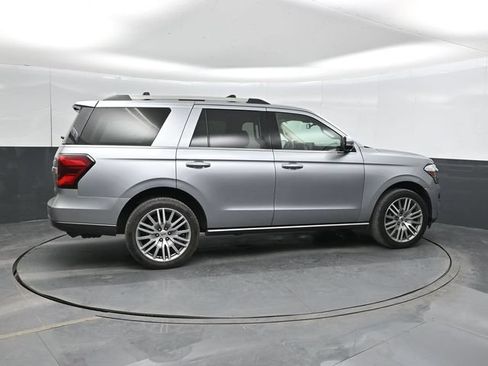 Used 2024 Ford Expedition Limited AWD/4WD image 4