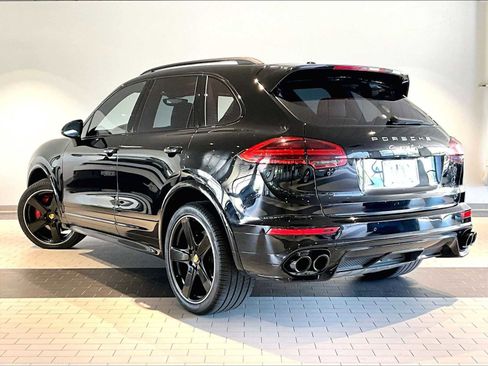 Used 2016 Porsche Cayenne Turbo image 3