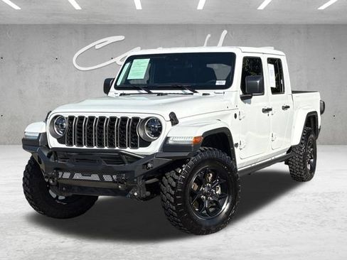 Used 2025 Jeep Gladiator Sport AWD/4WD image 1