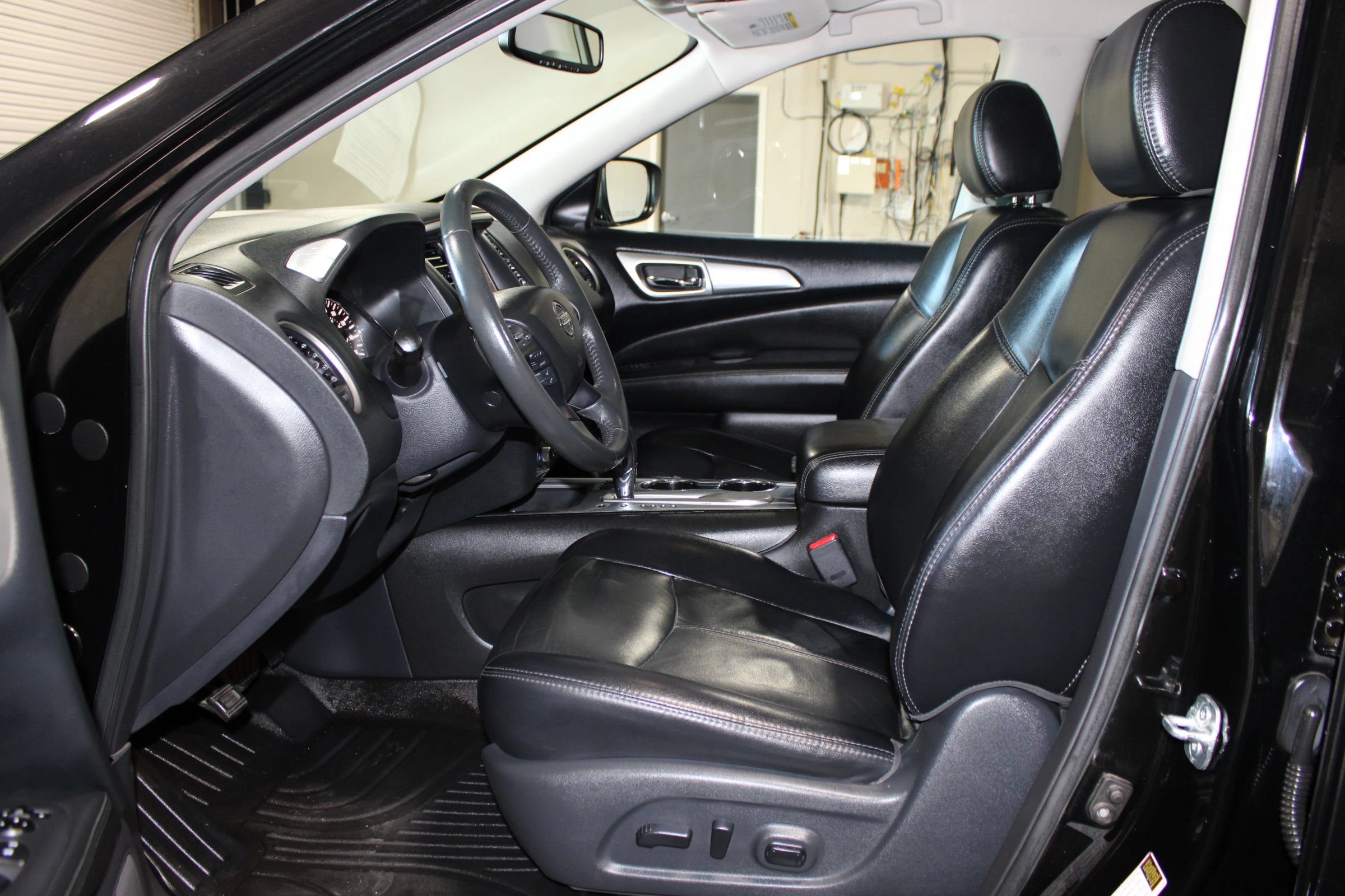 Used 2018 Nissan Pathfinder SL w/ Cargo Package FWD image 9