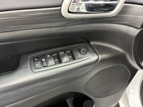 Used 2021 Jeep Grand Cherokee Laredo X image 17