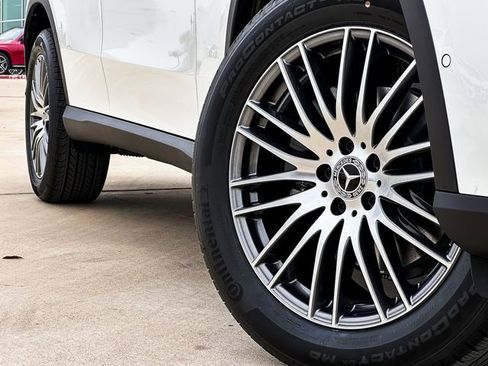 Certified 2025 Mercedes-Benz GLC 300 4MATIC image 2