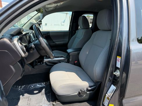 Used 2019 Toyota Tacoma SR5 w/ SR5 Appearance Package (SM) RWD image 14