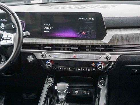 Used 2024 Kia Telluride EX w/ EX Captain's Chair Package FWD image 16
