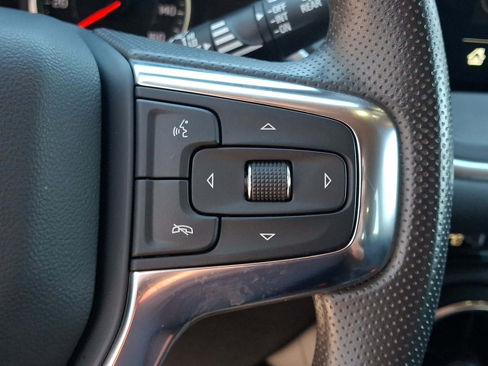 Used 2025 Chevrolet Blazer LT FWD image 23