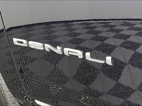 Used 2023 GMC Yukon Denali Ultimate AWD/4WD image 21