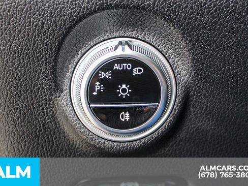 Used 2025 Mercedes-Benz C 300 Sedan image 30