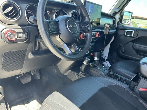 Used 2022 Jeep Wrangler Sport AWD/4WD image 18
