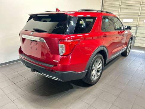 Used 2020 Ford Explorer XLT w/ Equipment Group 202A AWD/4WD image 3