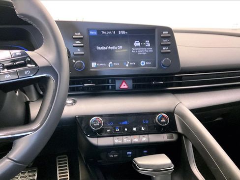 Used 2025 Hyundai Elantra Sport image 5