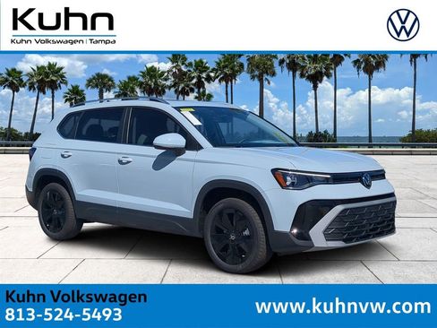 New 2026 Volkswagen Taos SE FWD image 1