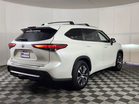 Used 2021 Toyota Highlander XLE image 7